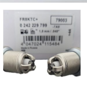 شمع خودرو بوش مدل سه پلاتین پایه کوتاه کد Russia FR8KTC – بسته 4 عددی