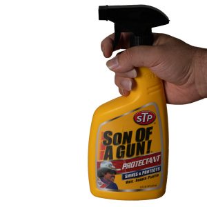 اسپری تمیزکننده و براق‌کننده لاستیک خودرو STP مدل Sun Of Gun حجم 473 میلی لیتر